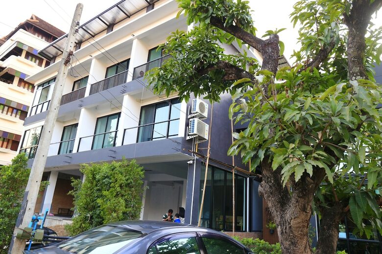 Azz Hotel