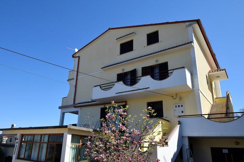 Apartments Petrica