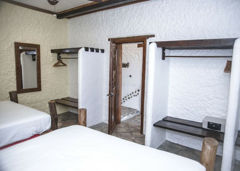 Hotel Tranquilseas Eco Lodge & Dive Center