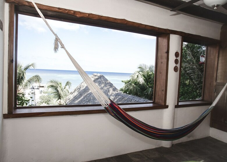 Hotel Tranquilseas Eco Lodge & Dive Center