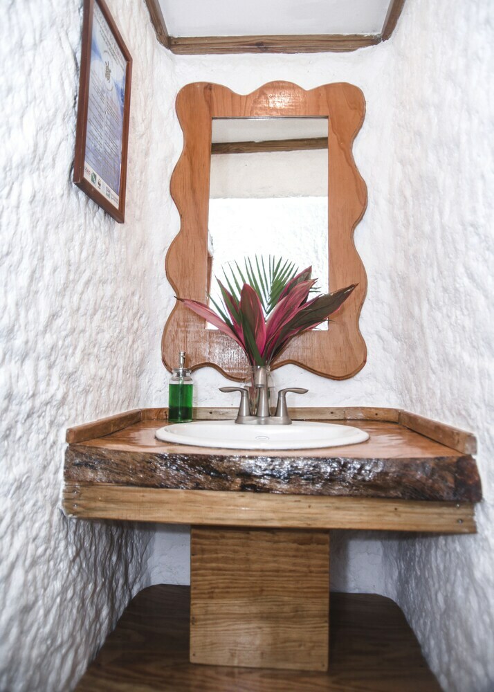 Hotel Tranquilseas Eco Lodge & Dive Center