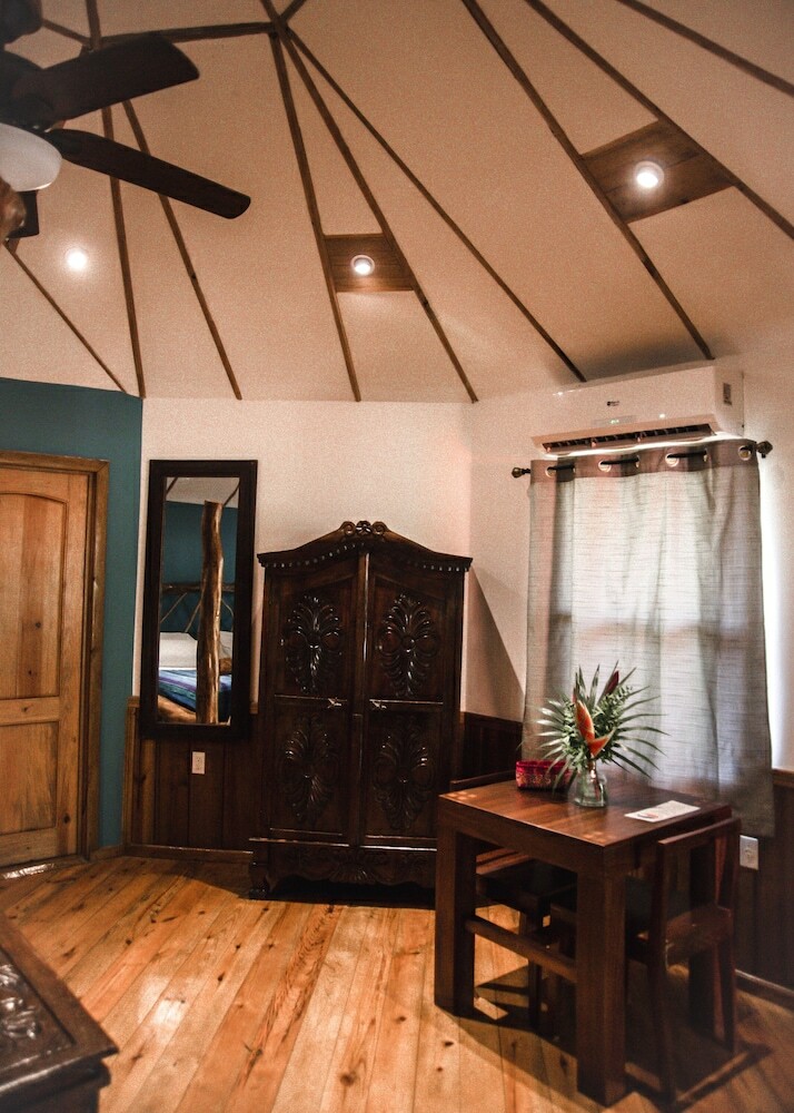 Hotel Tranquilseas Eco Lodge & Dive Center