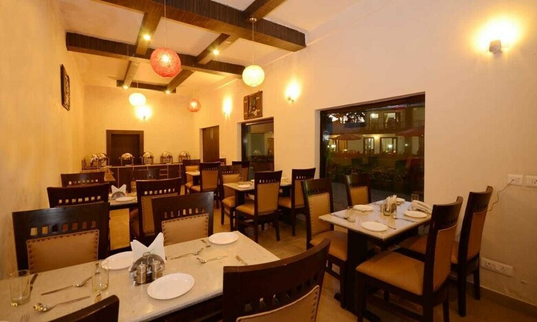 Hotel Raj Bilas Palace