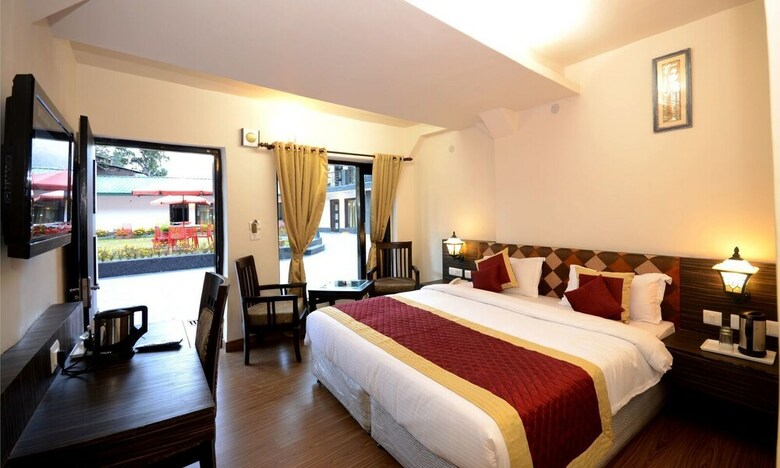 Hotel Raj Bilas Palace