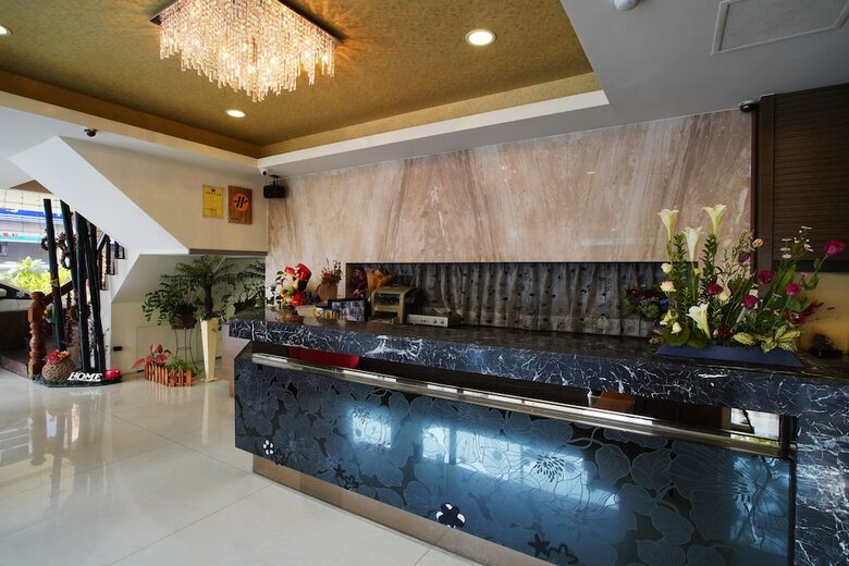 Happy Hotel