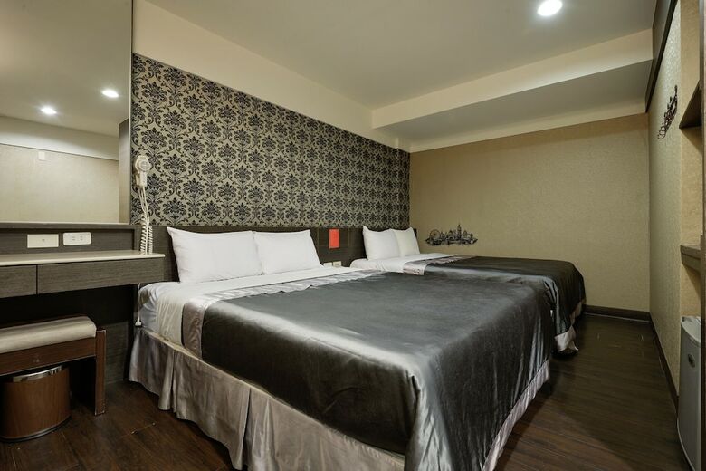 Happy Hotel