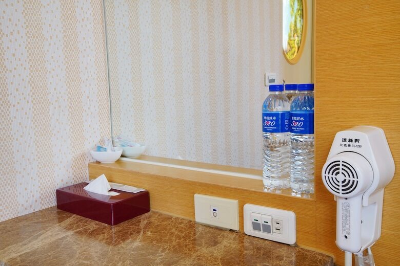 Happy Hotel