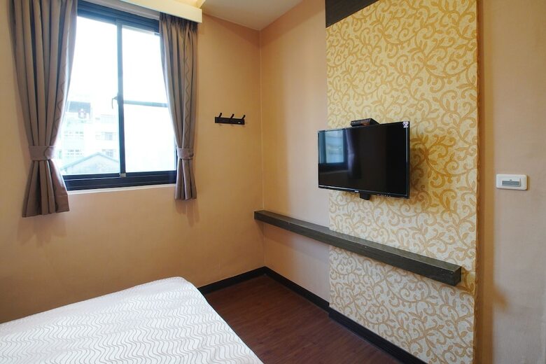 Happy Hotel