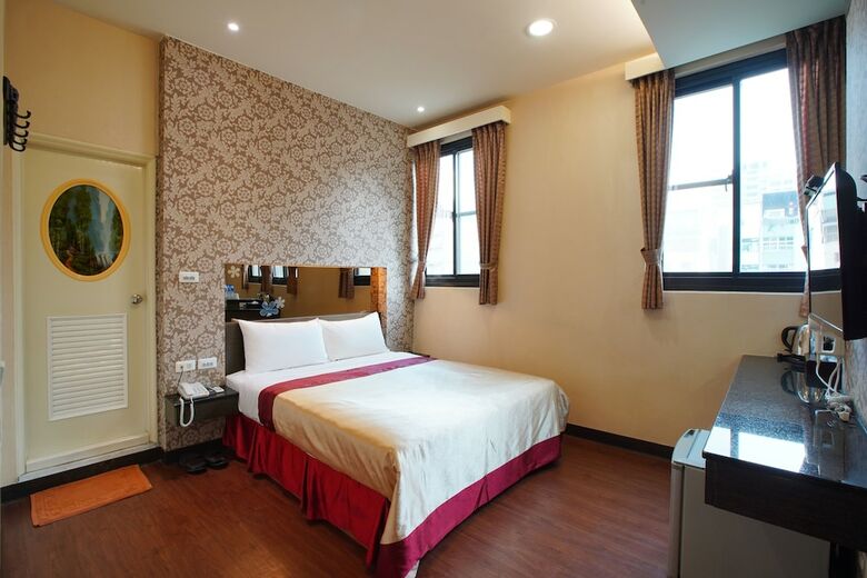 Happy Hotel
