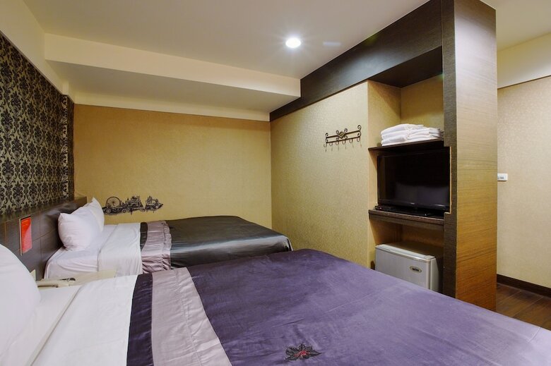 Happy Hotel