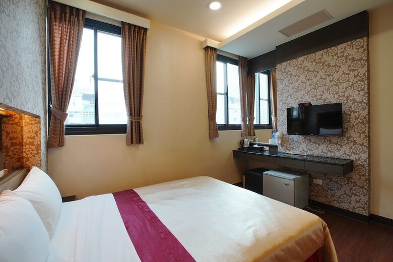 Happy Hotel