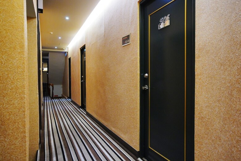 Happy Hotel