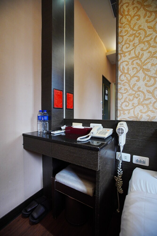 Happy Hotel