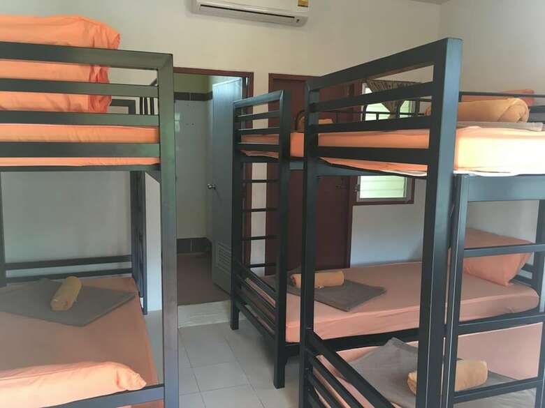Hostal Sea Breeze Backpacker Hostel - Adults Only