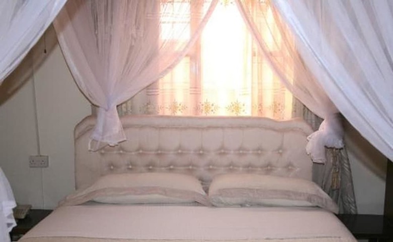 Acacia Hotel