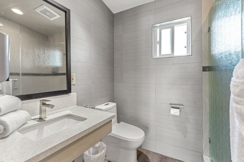 Hotel Le Blanc Inn & Suites