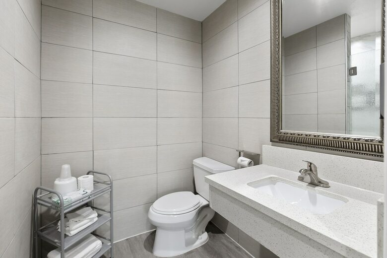Hotel Le Blanc Inn & Suites