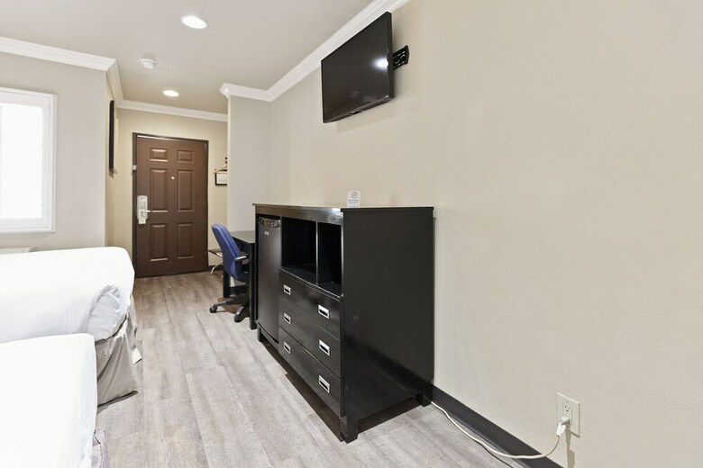 Hotel Le Blanc Inn & Suites
