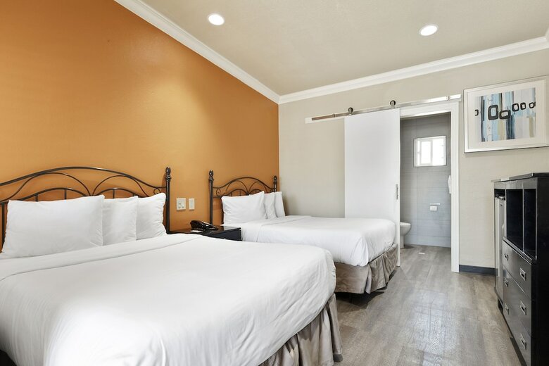 Hotel Le Blanc Inn & Suites