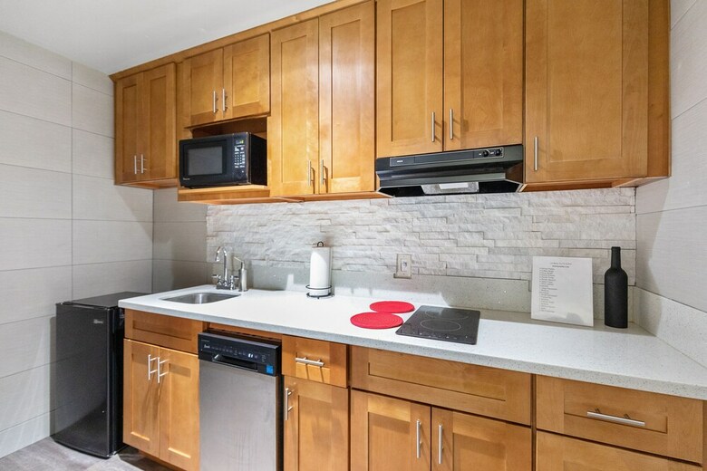 Hotel Le Blanc Inn & Suites