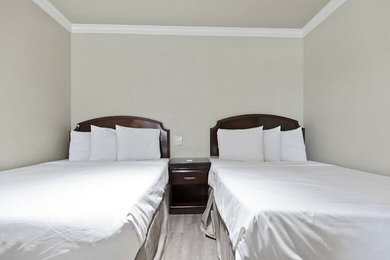 Hotel Le Blanc Inn & Suites