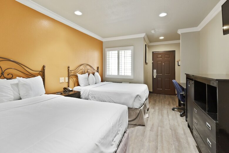 Hotel Le Blanc Inn & Suites