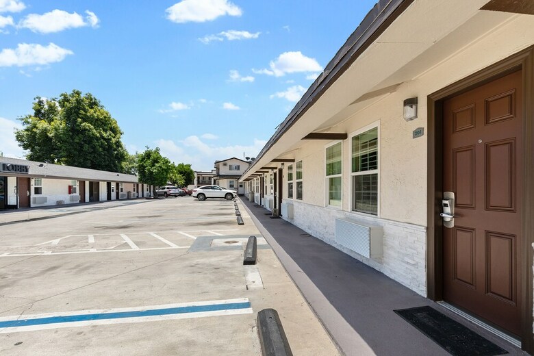 Hotel Le Blanc Inn & Suites