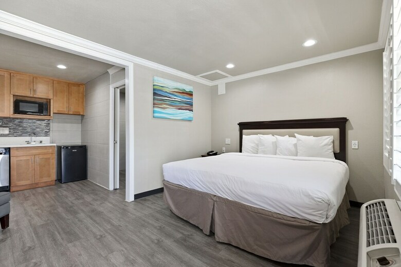 Hotel Le Blanc Inn & Suites