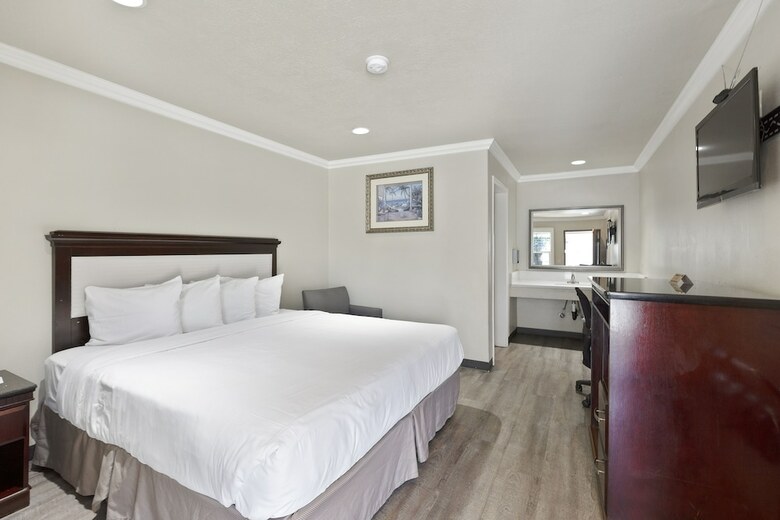 Hotel Le Blanc Inn & Suites