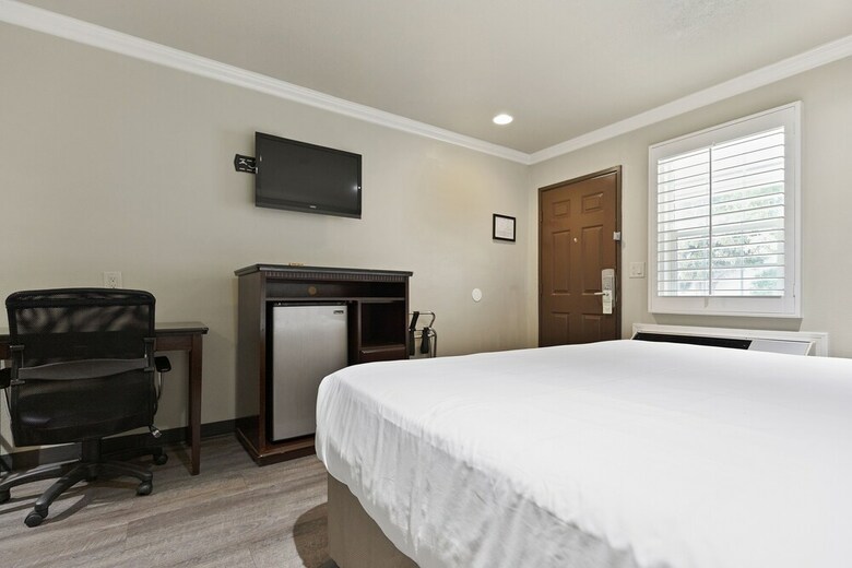 Hotel Le Blanc Inn & Suites