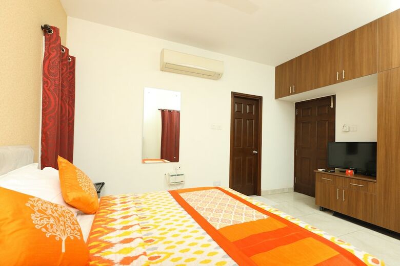 Hotel Oyo 24040 Silverkey Marigold Krishna Nagar