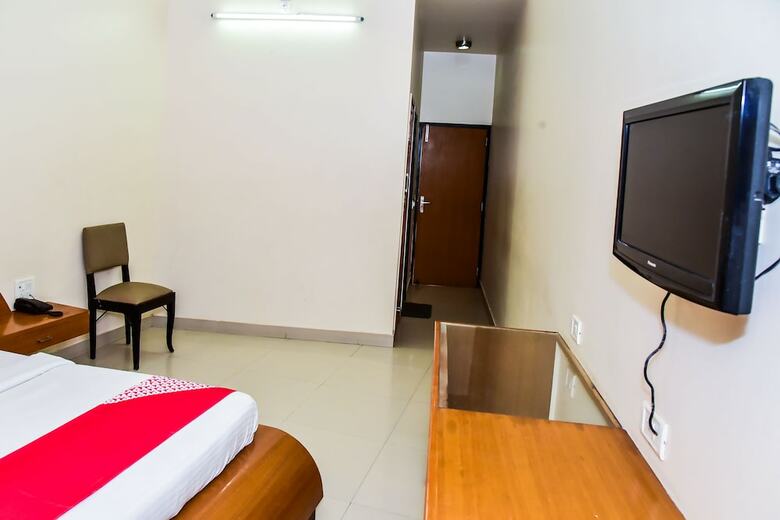 Oyo 25127 Hotel Metro Palace