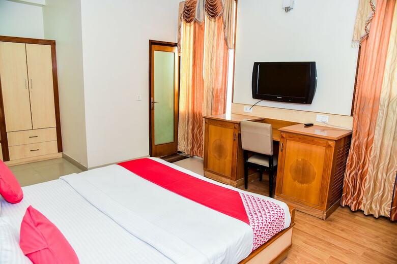 Oyo 25127 Hotel Metro Palace