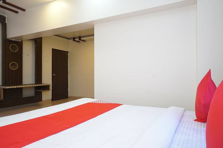 Hotel Oyo 24432 Yash Residency