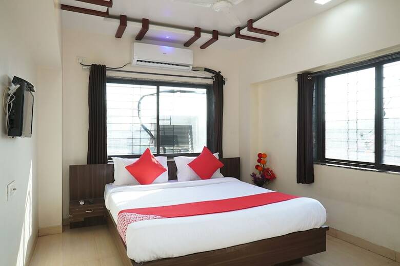 Hotel Oyo 24432 Yash Residency