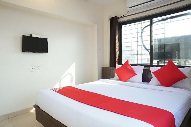 Hotel Oyo 24432 Yash Residency