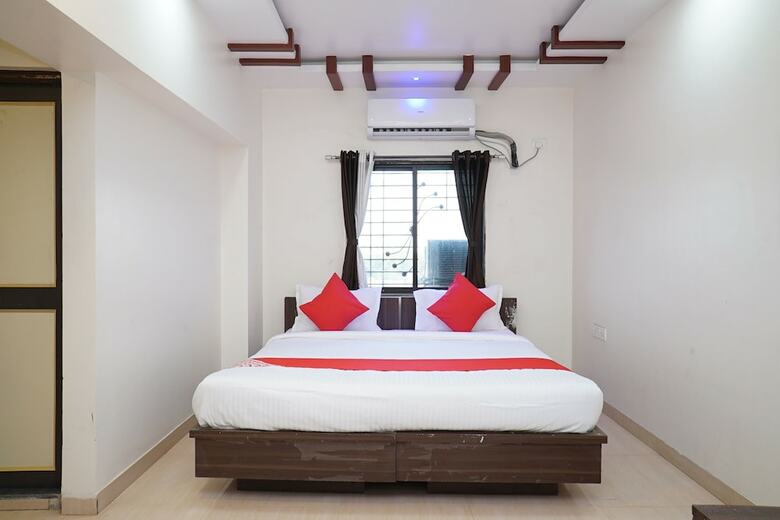 Hotel Oyo 24432 Yash Residency
