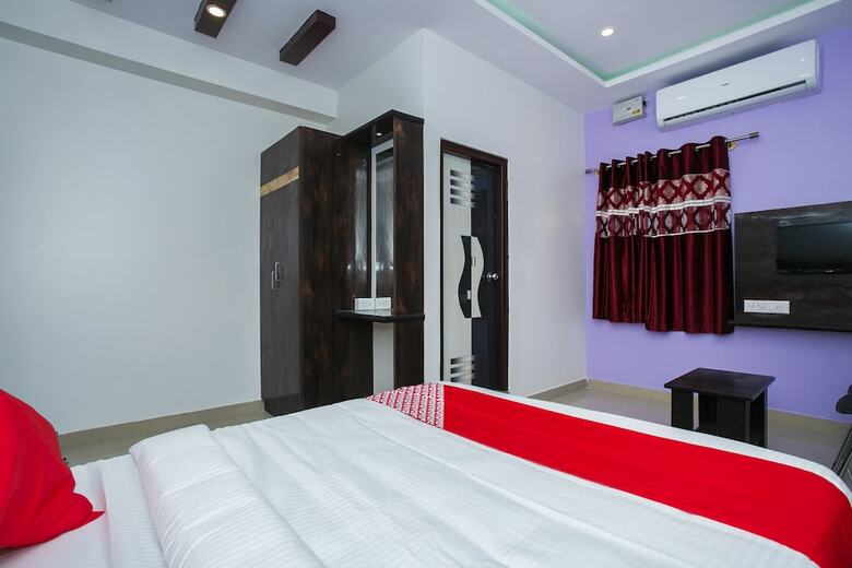 Hotel Oyo 19704 Sai Dham Comfort