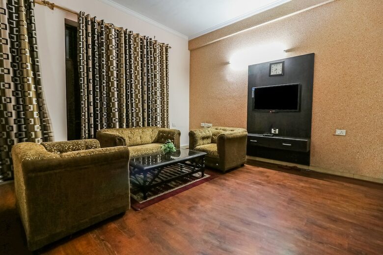 Oyo 18465 Hotel Nestway