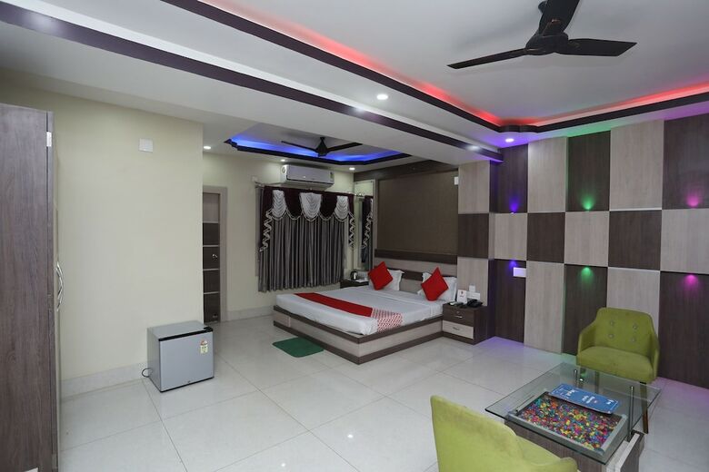 Oyo 25006 Hotel Tr Palace