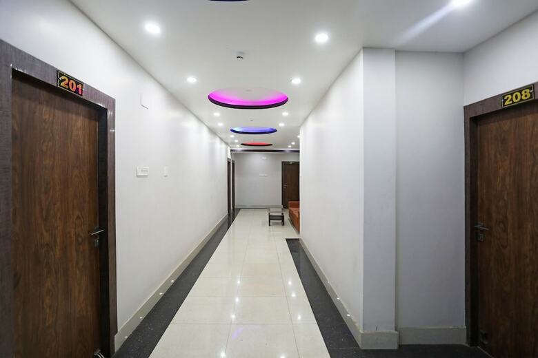 Oyo 25006 Hotel Tr Palace