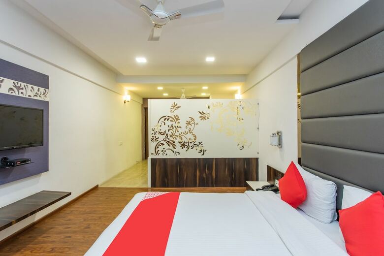 Oyo 25042 Vikramaditya Hotel