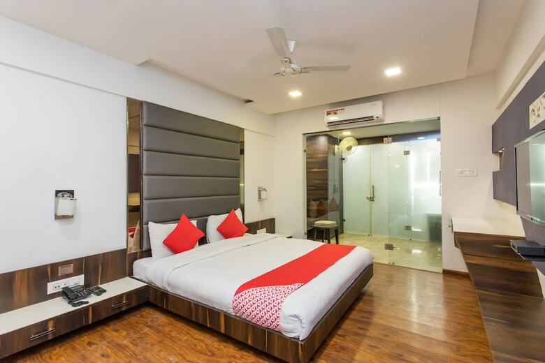 Oyo 25042 Vikramaditya Hotel