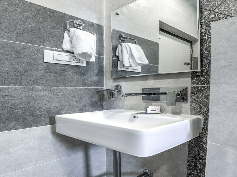 Oyo 14474 Hotel Balaji Grand