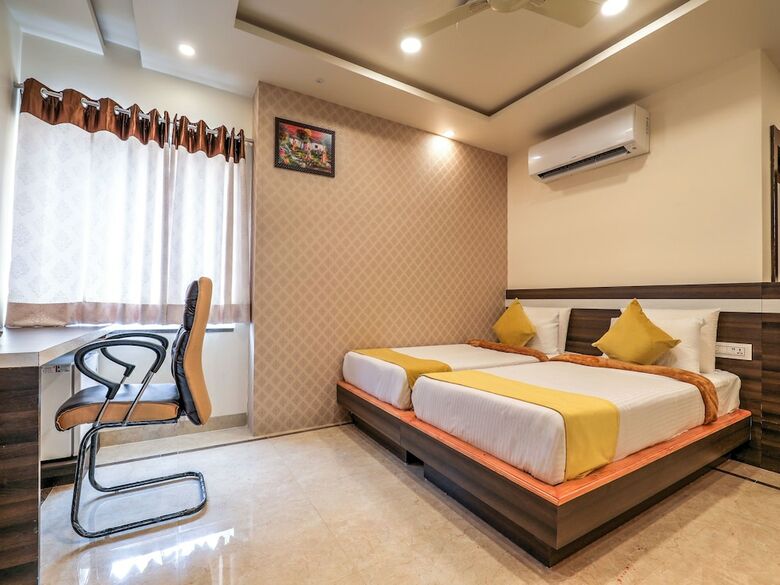 Oyo 14474 Hotel Balaji Grand