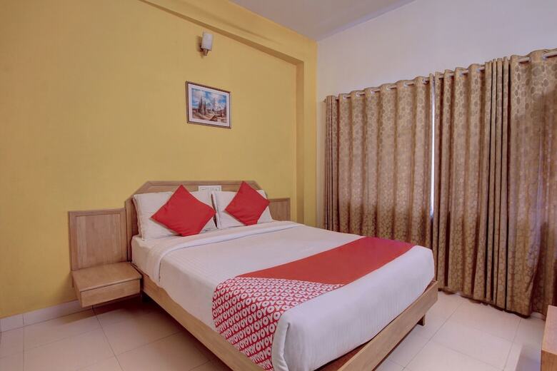 Oyo 27005 The Woodbridge Hotel