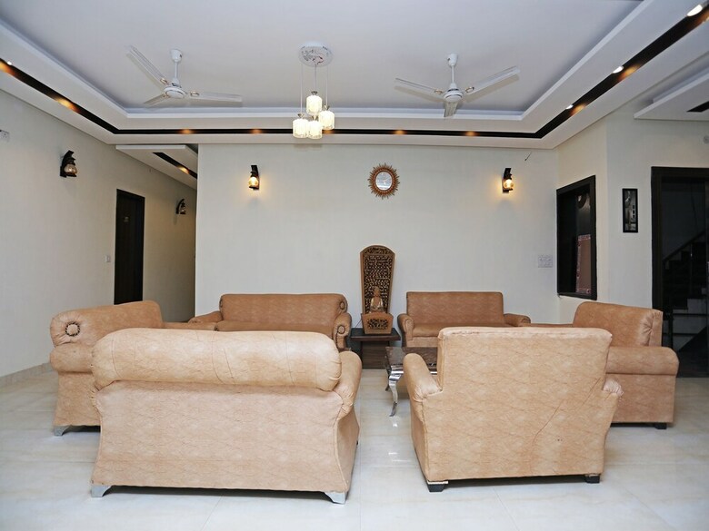 Oyo 28017 Hotel Olive