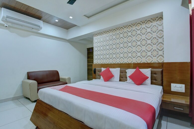 Hotel Oyo 26981 Sharan Residency