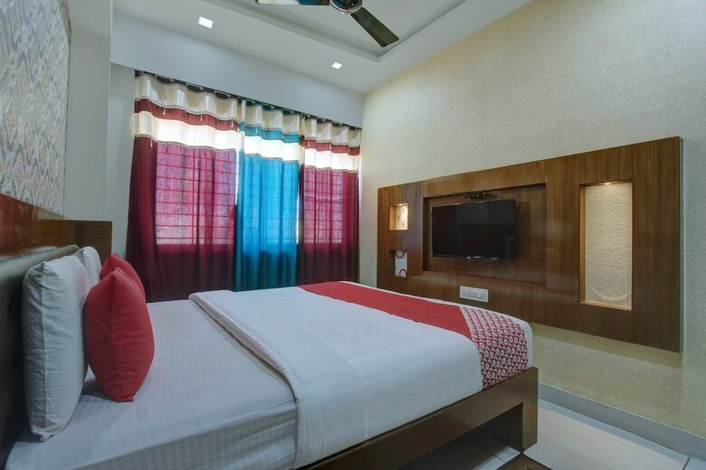 Hotel Oyo 26981 Sharan Residency