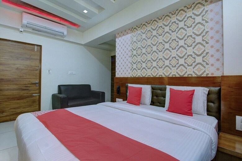 Hotel Oyo 26981 Sharan Residency